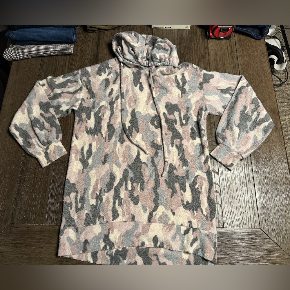 White Birch Women’s Small Fleece Hoodie Pullover in Camo Gray Pink EUC
